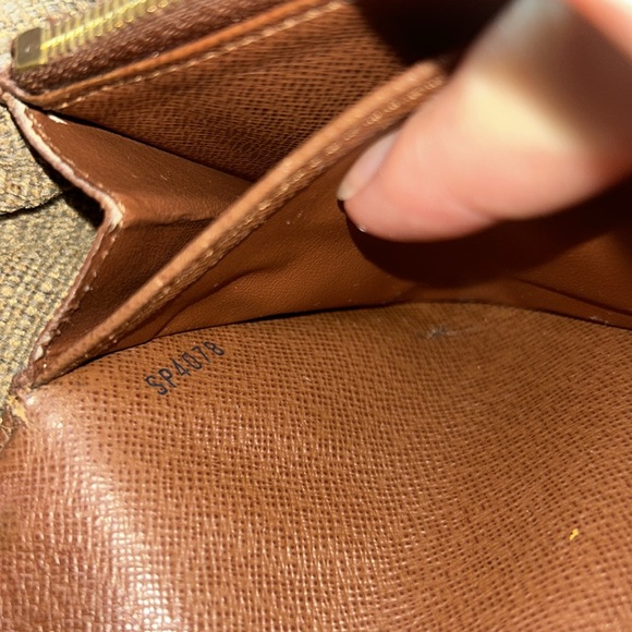 Vintage Louis Vuitton Monogram Etoile Sarah Wallet - Picture 5 of 11